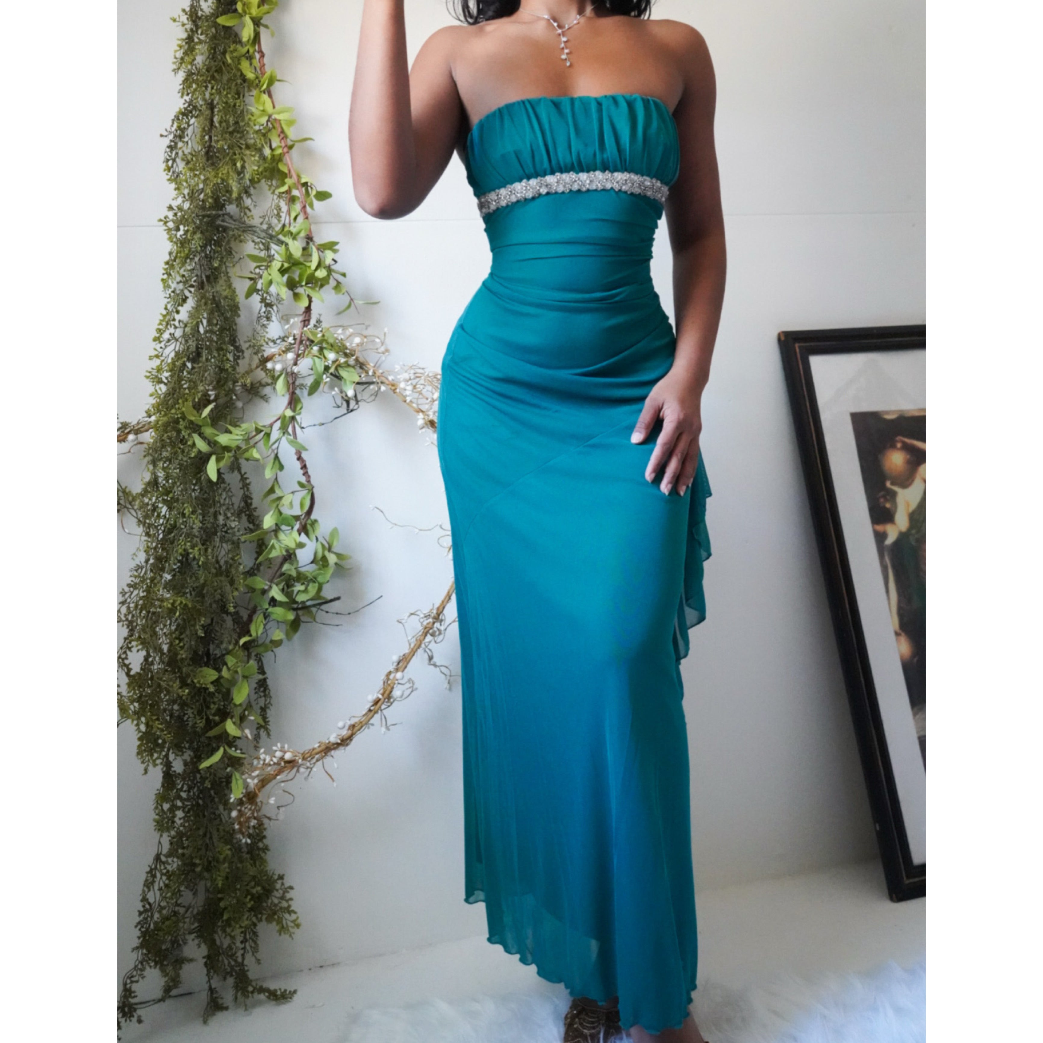 milkmaid-bust-strapless-gown-image