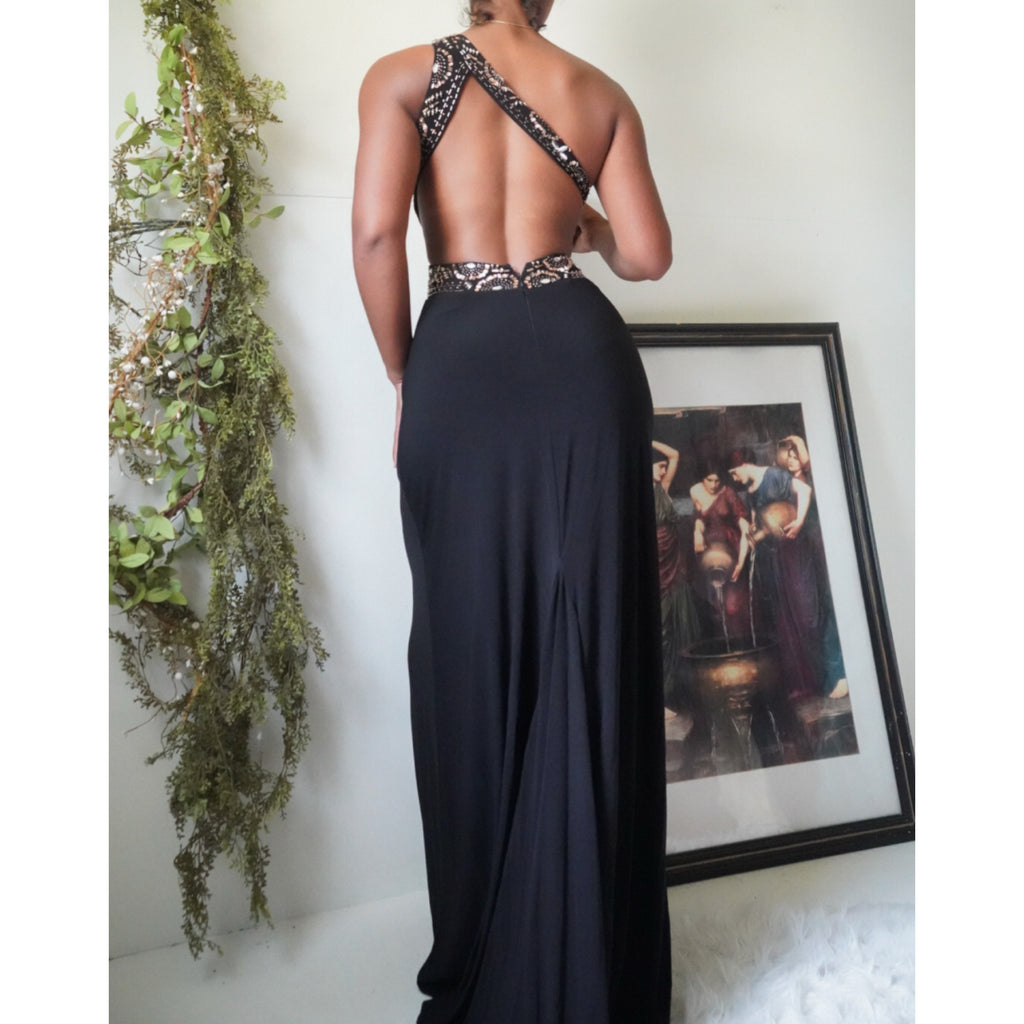 backless-one-shoulder-gown-image