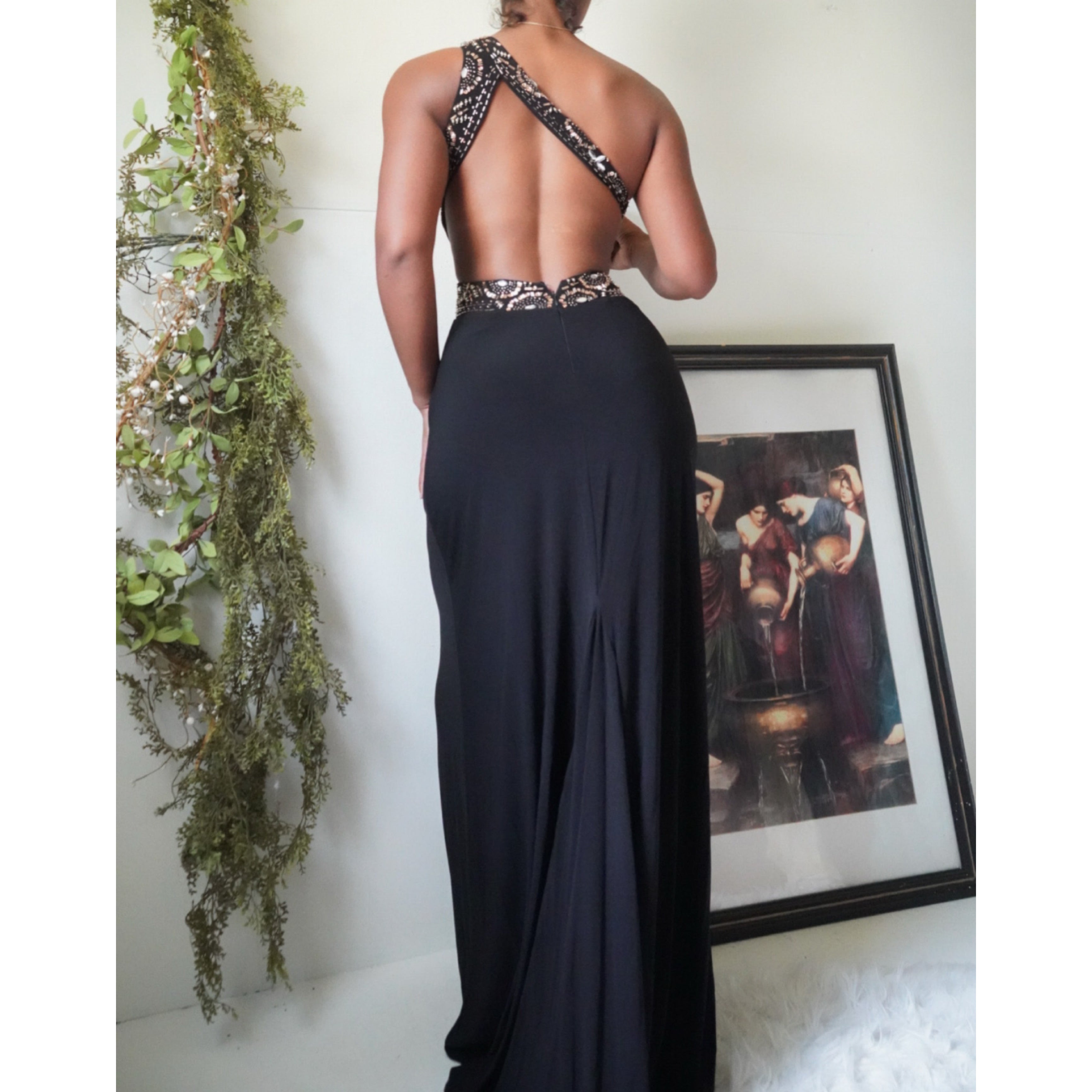 backless-one-shoulder-gown-image