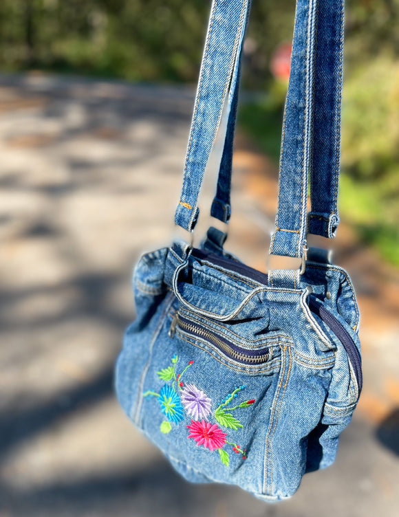 Upcycled Denim Purse · A Denim Bag · Sewing on Cut Out + Keep · Creation by  Nattie Gurl