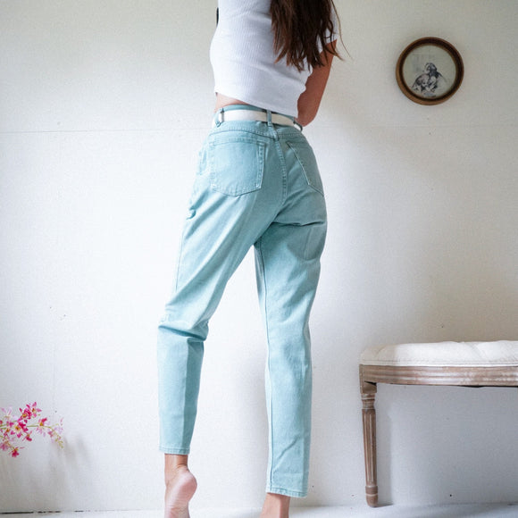 Vintage 90's high waisted mom jeans.